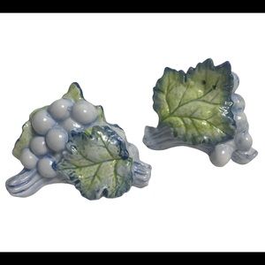 Vintage Fitz and Floyd Salt and Pepper Shakers Grapes Ceramic Hand Painted Decor